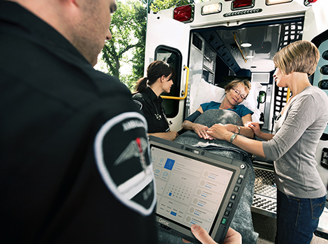 Seis razones por las que elegir equipos robustos para servicios de emergencia médica